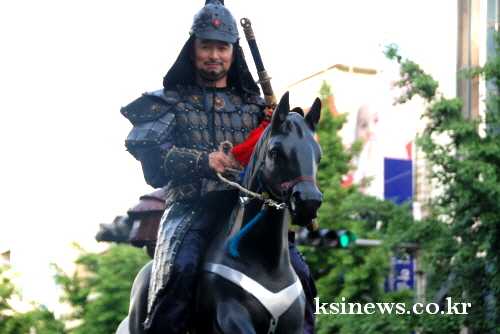 한 장군 사당 제관 행렬 시연! [포토뉴스] 경산자인단..