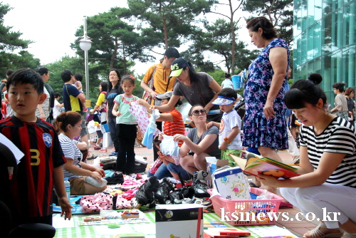 경산시 벼룩시장 말 그대로 ‘시끌벅적’ 시민 1천여명 ..