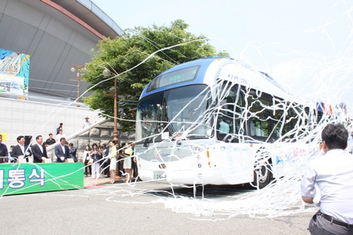 세계 최초, 무선충전 전기버스 개통 친환경 대중교통시스..