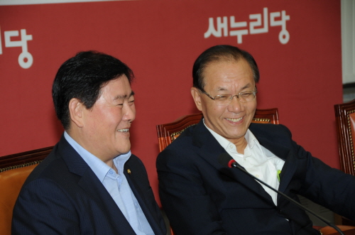 새누리, 민주당 원내 복귀 촉구 '민주당 촛불집회 왜 ..