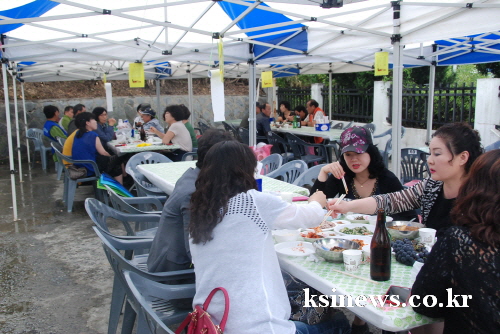 경산 바르게살기 ‘사랑의 음식바자회’ 음식 판매 수익금..