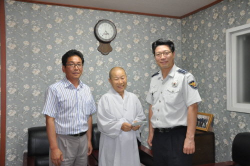 경산署, 장애인 복지시설 방문 성금 30만원 전달하고 ..