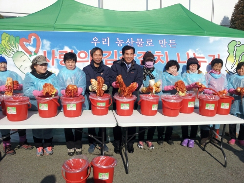 경산시농민회, ‘사랑나눔 김장담그기’ 직접 재배한 배추..