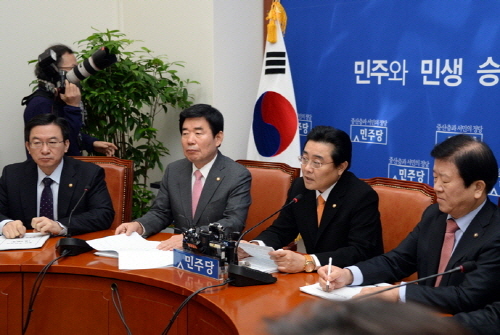 민주당, 기초공천폐지 동참 촉구 “새누리당, 약속을 뿌..