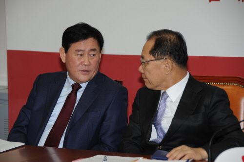 황우여, “출범2주년 각오 다져야~” 최경환 원내대표,..