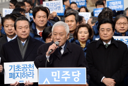 민주당 석달만에 장외로 뛰쳐 나가 특검 등 3대 현안 ..