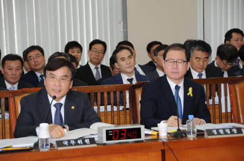 “안행부 장관 당장 사표 내라!” 국회 안행위, 세월호..