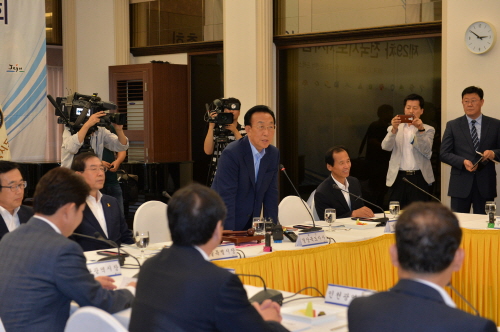 김관용 지사, 지방분관 현안과제 제안 대통령 주재 시·..