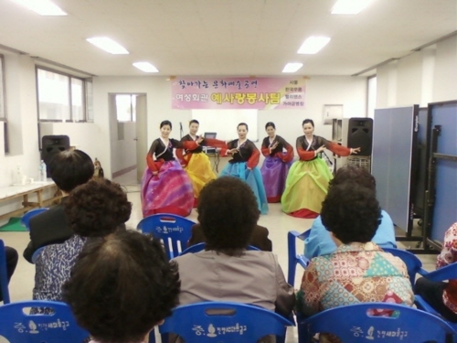 문화회관 무용반, 실용무용대회 대상 강사, 수강생 혼연..