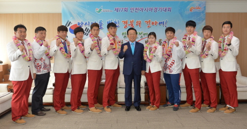 김관용 지사, 인천AG 주역들 격려 경북도 소속 메달리..