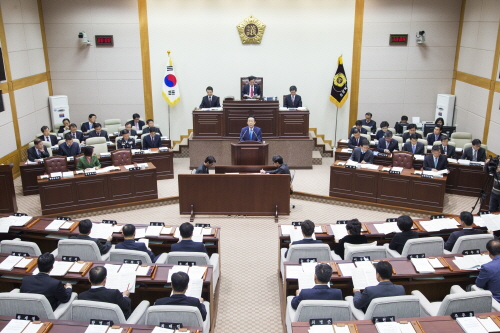 내년 경북도정 ‘경제활성화+미래준비’ 김관용 도지사, ..