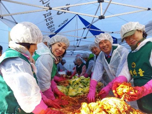 경산새마을부녀회, 사랑의 김장담그기 직접 재배한 배추로..
