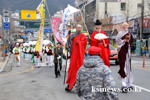 ‘2015 설날장사 씨름대회’ 팡파르~! 전국 모래판 ..