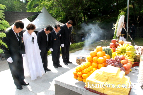 성암산 충혼탑서 ‘60주년 현충일 추념식’ 보훈회원, ..