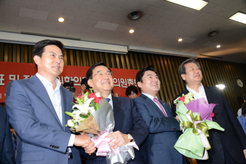 원유철, 새누리당 원내대표로 추대! 정책위의장에 부산 ..