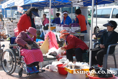 추수 맞은 지역 농산물 ‘한 자리에~’ 경산시농민회 ‘..