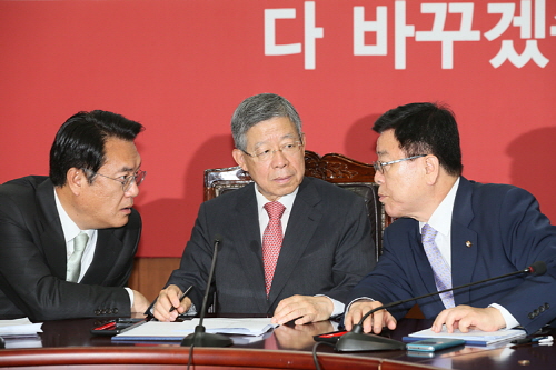 유승민, 윤상현 등 복당 허용 입당 신청 않은 주호영 ..