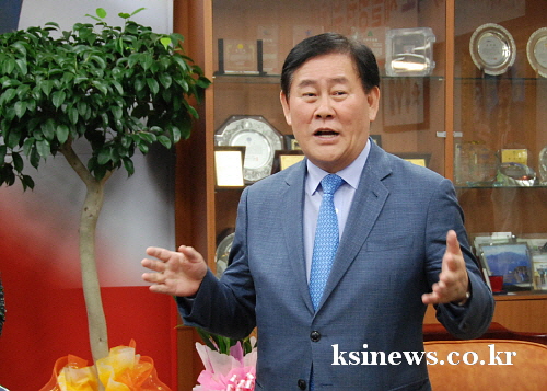 “정권재창출 위해 백의종군한다!” 지역구 최경환 의원,..