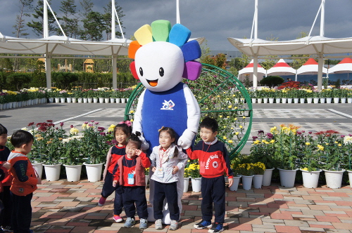 경산선관위, 공명선거 홍보캠페인 국화전시회 열리는 삼성..
