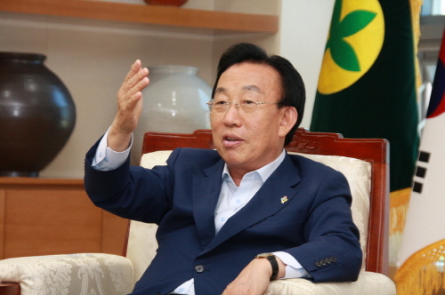 “개헌, 기회 놓치면 역사에 오점될 것” 김관용 도지사..