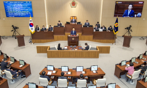 내년 도정 ‘일자리’와 ‘신산업 육성’ 김관용 지사, ..