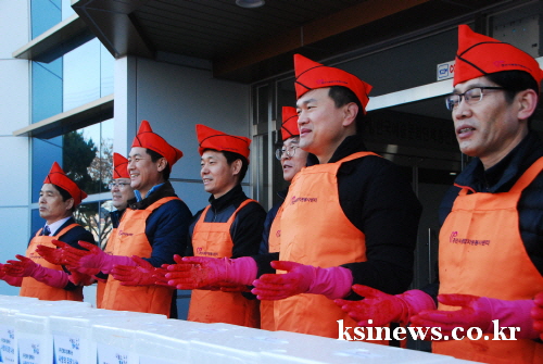 경산자원봉사센터, ‘사랑의 김장 담그기’ 진량읍 소재 ..