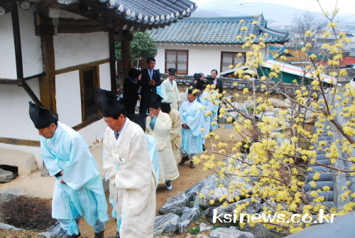 홍유후 설총 선생의 학덕 추모 도동서원 유림들, 춘향제..