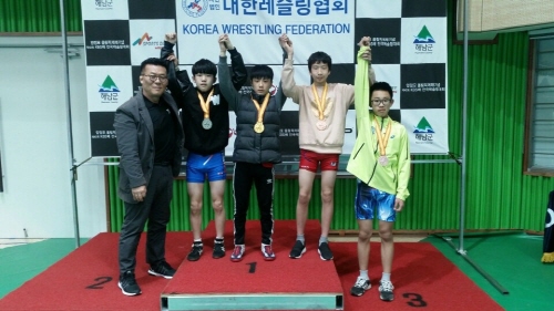 사동중 레슬링부, 전국대회 ‘금 1, 동 1’ 3학년 ..