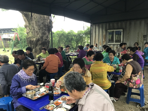 용성 미산1리 찾은 ‘사랑의 밥차’ 경산시노인종합복지관..