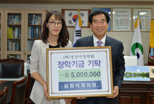 진량 승원치과의원, 장학금 쾌척 예선혜 원장 “어려운 ..