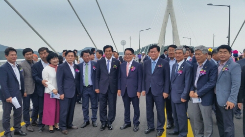 ‘경산시·신안군’ 동서화합의 상징으로자매도시 신안군 삼..
