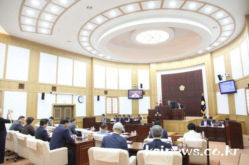 경산시의회, “의원수 늘려달라~”  