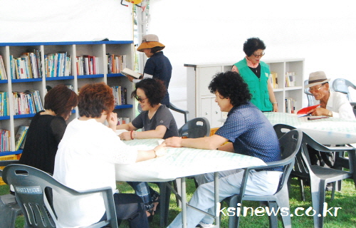남천강변 ‘피서지 문고’ 개장  장서 600여권 비치,..