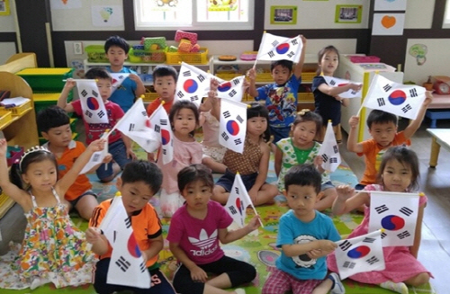‘태극기 사랑’ 시민 감성을 흔들다! 경산시 ‘태극기 ..