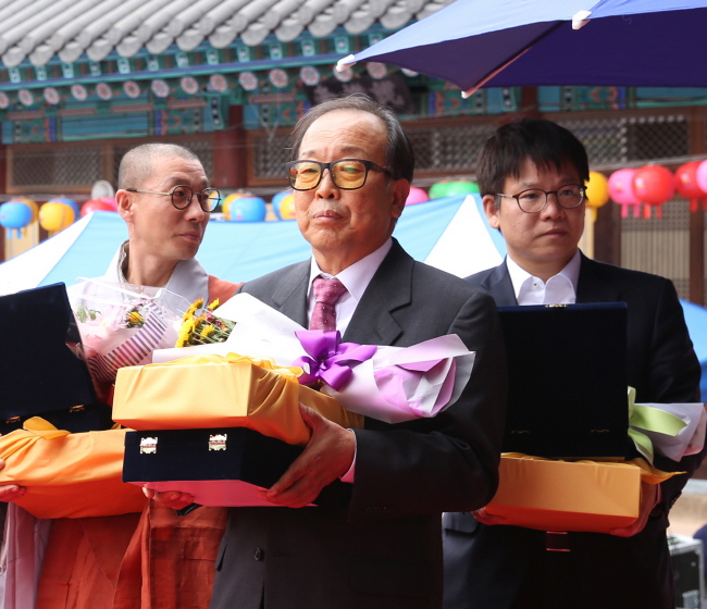 김종국 박사, 은해사로부터 감사패 받아