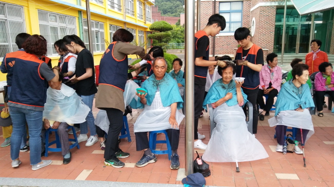 ‘다시 젊음으로~’...용성면 경로잔치 열려