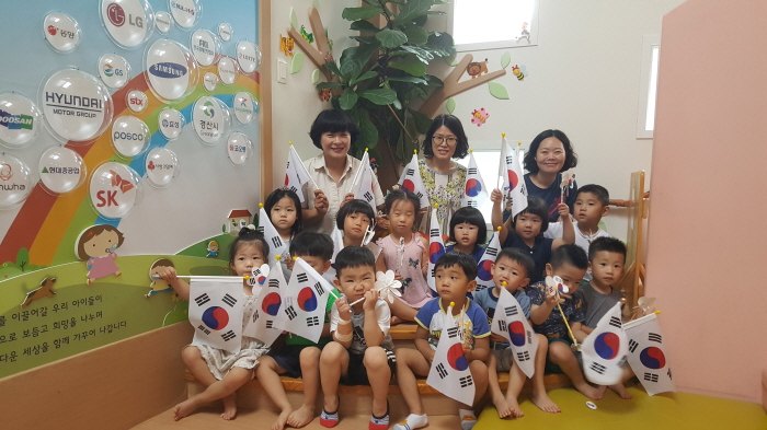 고사리 손에서 시작하는 ‘태극기 바람’