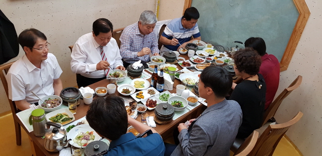 진량 출신 단체장들 초청 간담회 열려