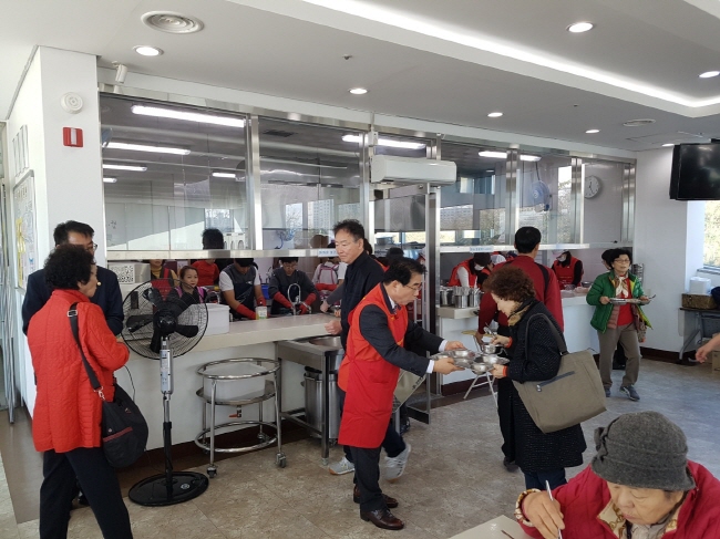 경산미래정책연구소, 어르신 급식 봉사