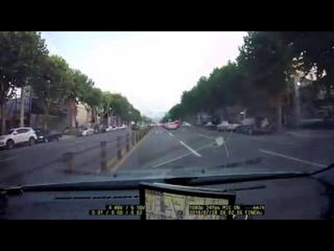 진량에서 트럭-오토바이 충돌...1명 사망 