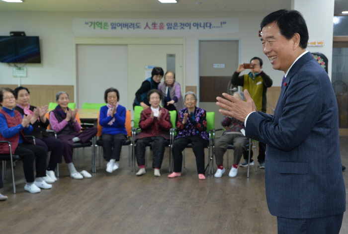 최영조 시장, 명절 앞 현장행정에 나서 