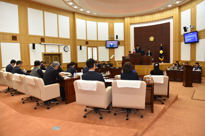 “대조리운동장 수목원 조성 적극 검토하겠다”