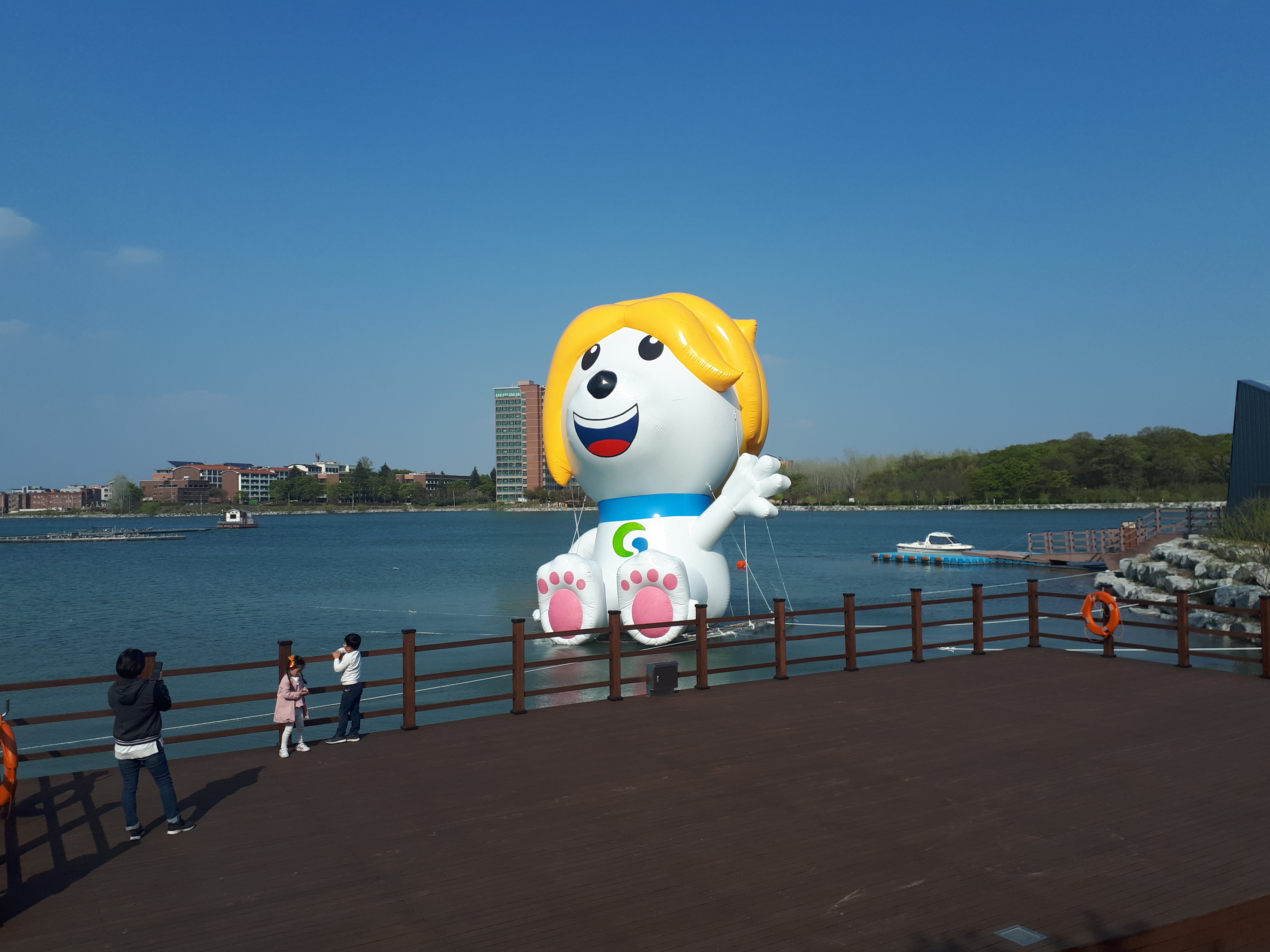 남매공원에 대형풍선조형물 ‘러브싸리’ 떴다!