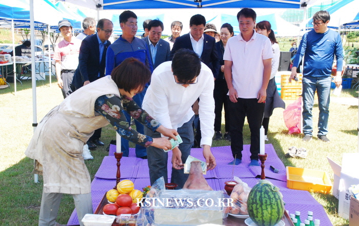 ‘경산 행복한 직거래장터’ 개장 