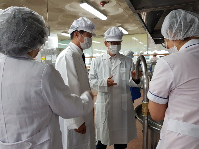 김영윤 교육장, 학교급식현장 직접 점검