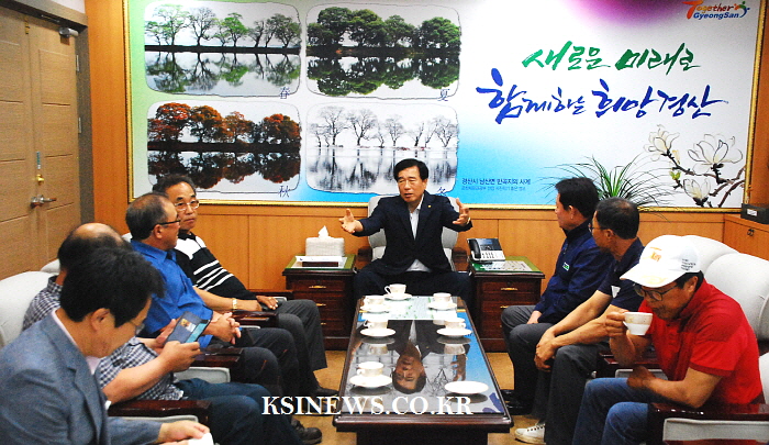 “가격 폭락, 과수농가 고충 좀 알려주이소!”