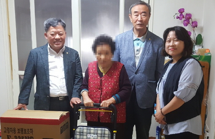 동부동 노인분회, 실버카 전달