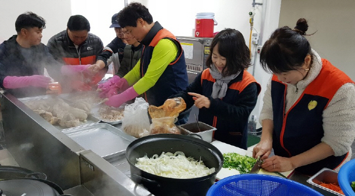 육동행복마을에서 펼쳐진 행복한 ‘경로잔치’