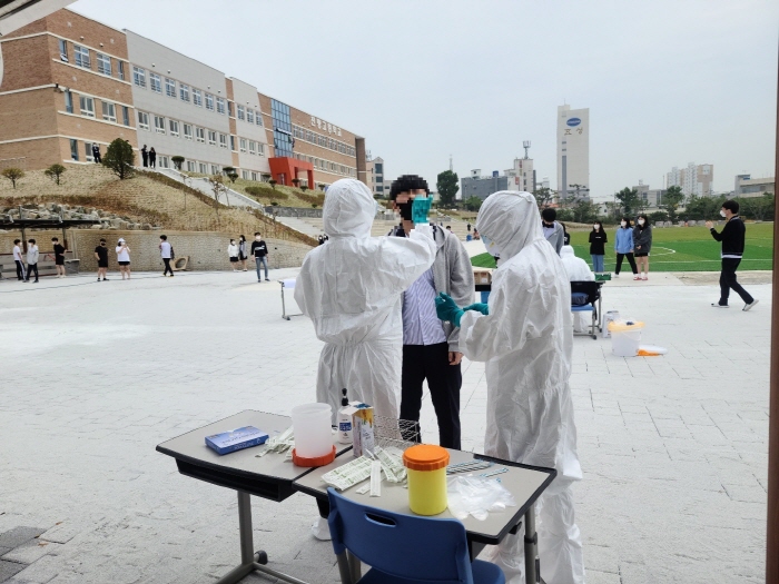 기숙사 입소생, 교직원 대상 코로나 전수검사 실시