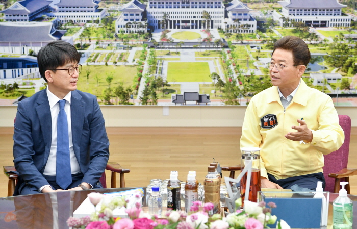 이철우 지사, 국방부 차관과 통합신공항 논의